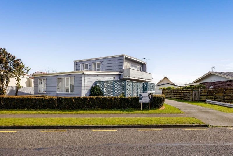 1 County Drive, Hawera - Carousel 1