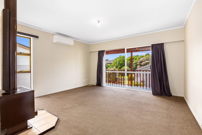 8 Halyard Place, Whitby, Porirua - Carousel 2