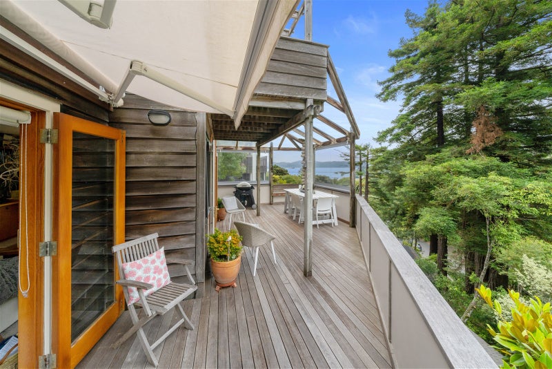 8 Francis Bell Grove, Lowry Bay, Lower Hutt - Carousel 2