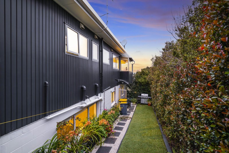 2/5 Marama Street, Castor Bay, Auckland - Carousel 10