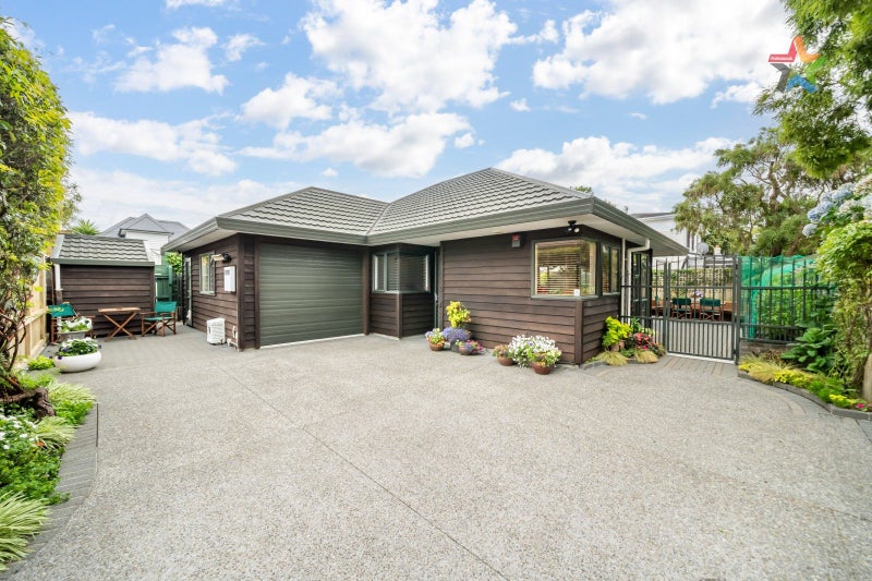 2/11 Trafalgar Street, Waiwhetu, Lower Hutt - Carousel 2
