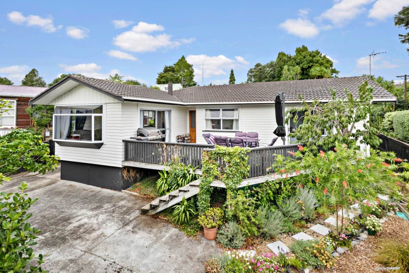 66 Cliff View Drive, Green Bay, Auckland - Carousel 2