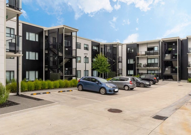 106/17 Vialou Street, Hamilton Central, Hamilton - Carousel 7