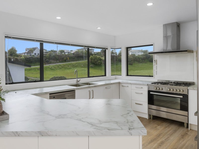 316 Lake Terrace, Two Mile Bay, Taupo - Carousel 2