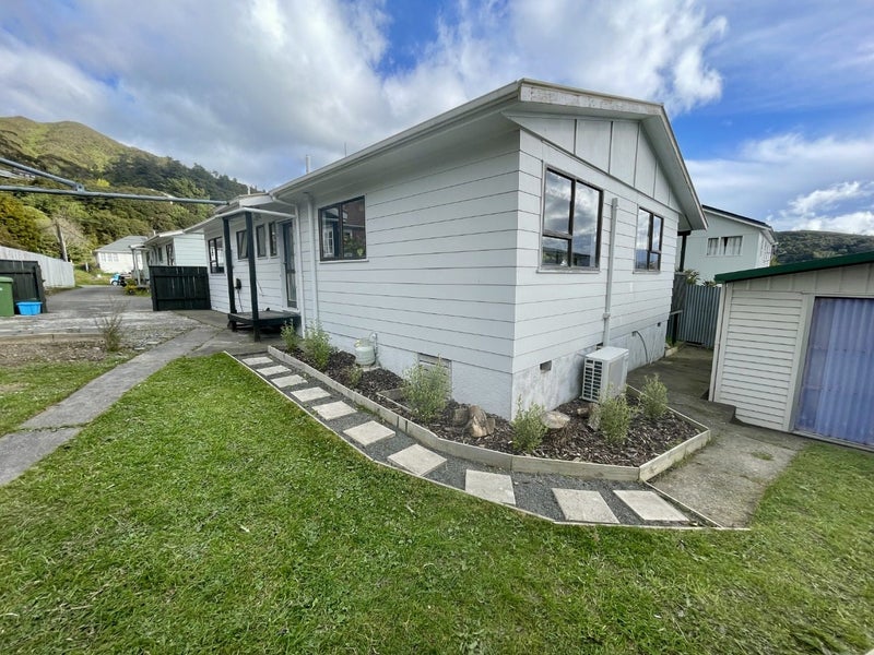 8A Buller Grove, Naenae, Lower Hutt - Carousel 1