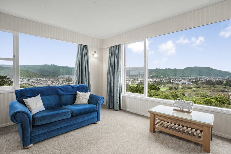 12 Sunshine Crescent, Kelson, Lower Hutt - Carousel 1