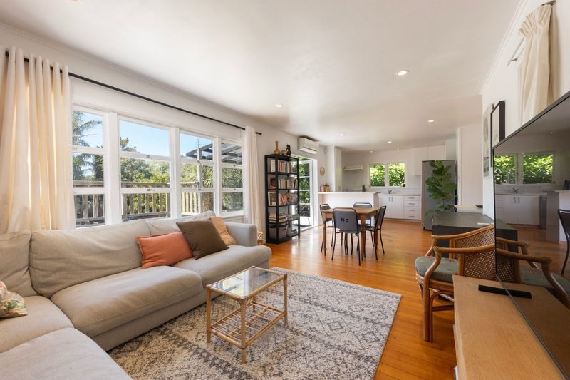 25 Taipari Road, Te Atatu Peninsula, Auckland - Carousel 2