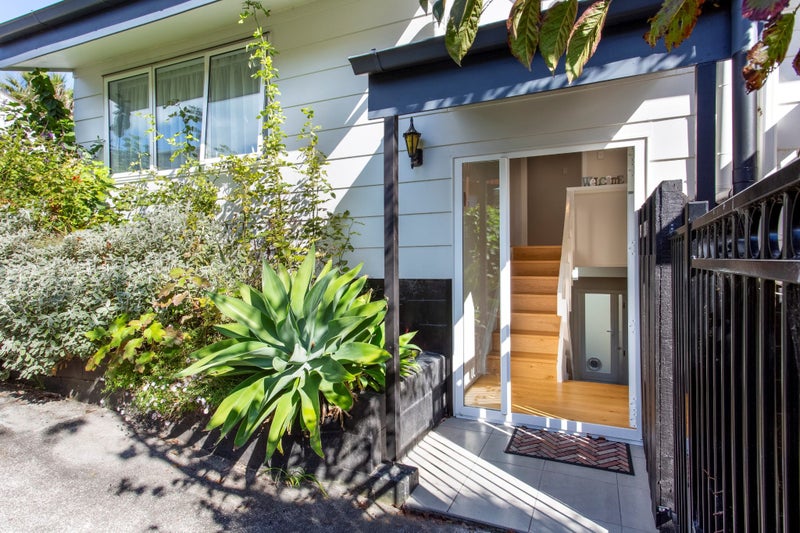 2/162 Deep Creek Road, Torbay, Auckland - Carousel 2