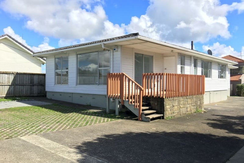 1/870 East Coast Road, Northcross, Auckland - Carousel 1