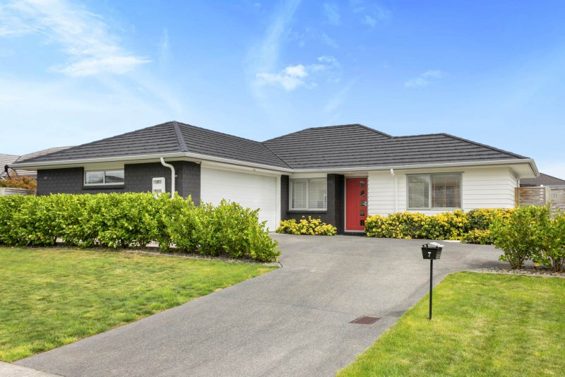 7 Larmer Drive, Kumeu - Carousel 1
