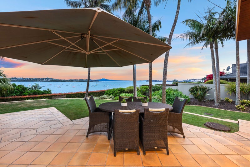 37 Clyside Avenue, Half Moon Bay, Auckland - Carousel 1