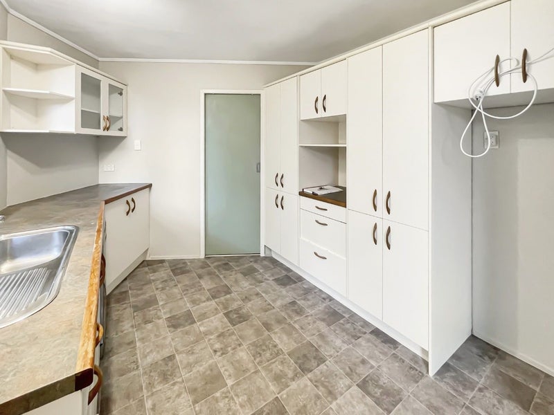 31 Viewmont Drive, Harbour View, Lower Hutt - Carousel 2