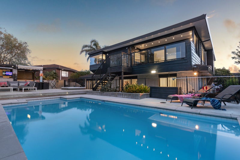 1/1 Long Street, Torbay, Auckland - Carousel 1