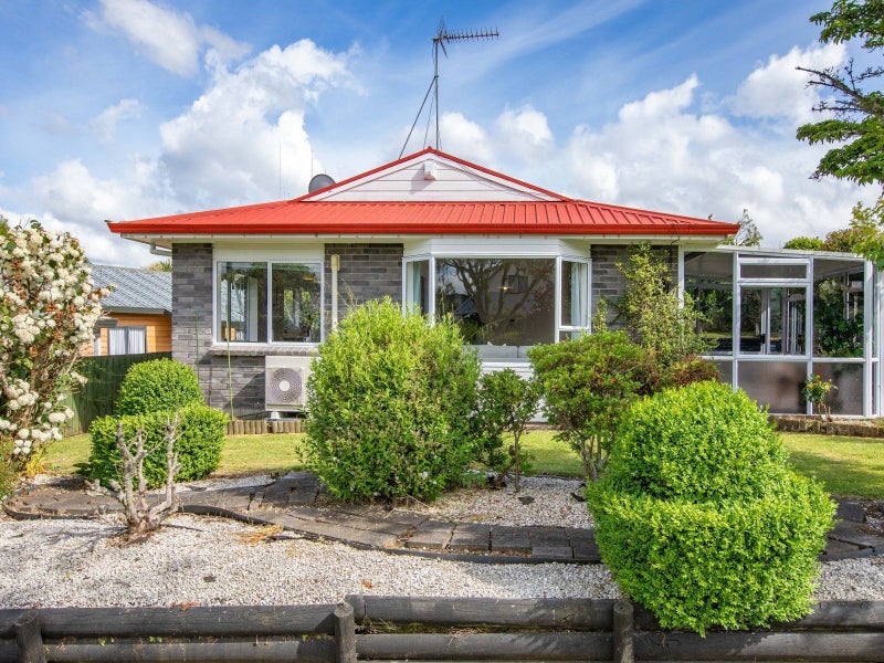 54 Lansdowne Crescent, Glenview, Hamilton - Carousel 1