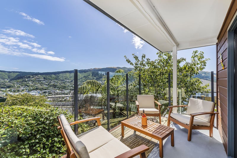 95 Woodman Drive, Tawa, Wellington - Carousel 2