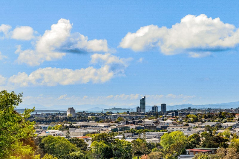 561B Glenfield Road, Glenfield, Auckland - Carousel 8