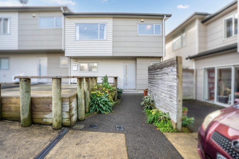 4/113D Moorefield Road, Johnsonville, Wellington - Carousel 1