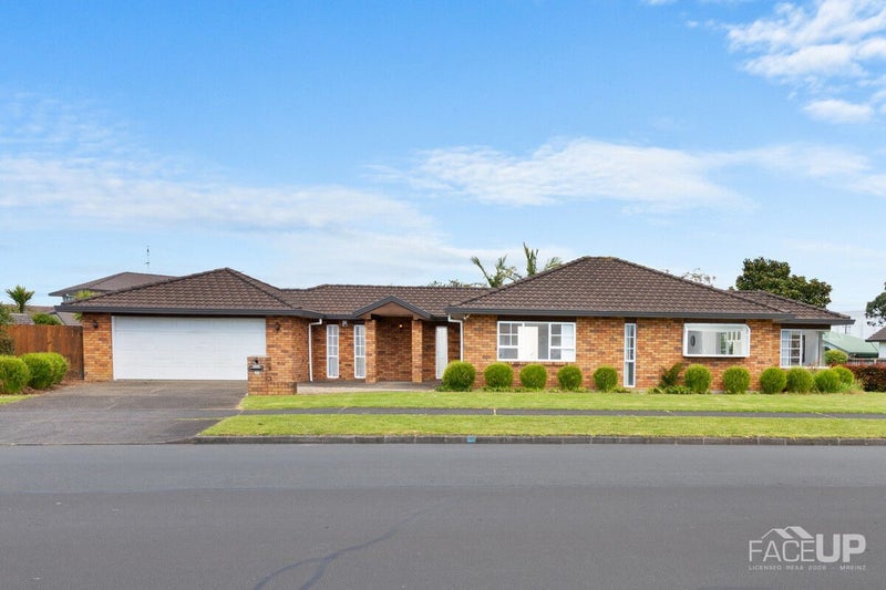 30 Suncrest Drive, West Harbour, Auckland - Carousel 1