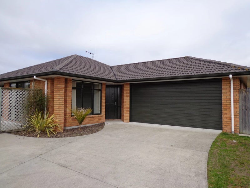 8 Holcroft Place, Huntington, Hamilton - Carousel 1
