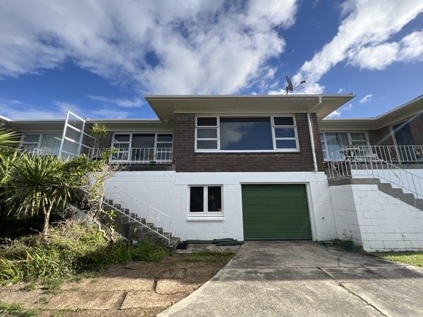 3/12 Castor Bay Road, Castor Bay, Auckland - Carousel 1