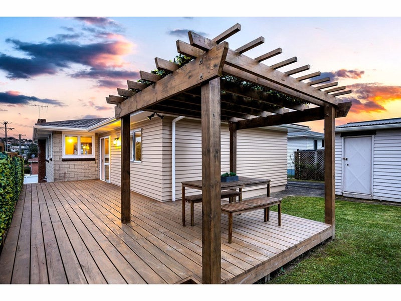 23 Dundee Place, Blockhouse Bay, Auckland - Carousel 1