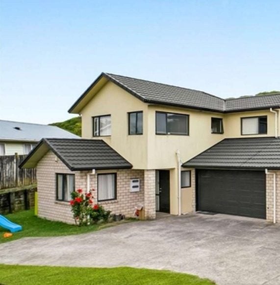 12 Mediterranean Way, Goodwood Heights, Auckland - Carousel 1