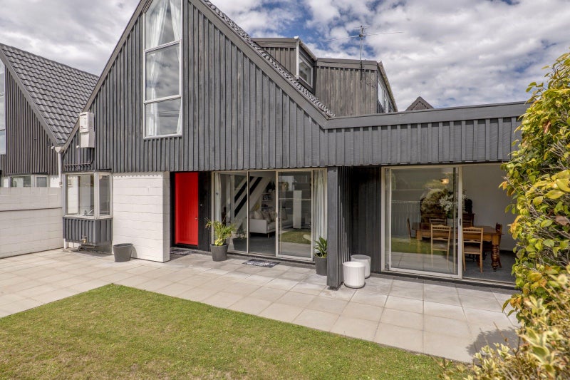 2/7 Highgate Avenue, Merivale, Christchurch - Carousel 1