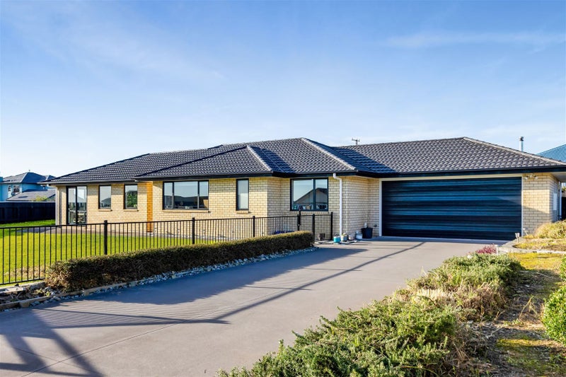 3 Jules Crescent, Bell Block, New Plymouth - Carousel 1