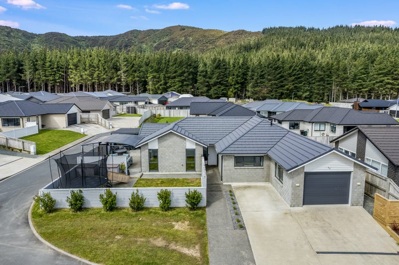 4 Craigie Way, Wainuiomata, Lower Hutt - Carousel 2