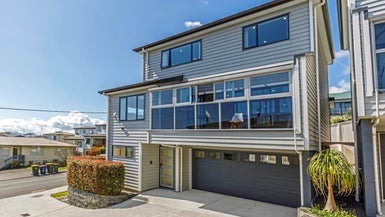 14A Woodall Place, Totara Vale, Auckland - Carousel 1