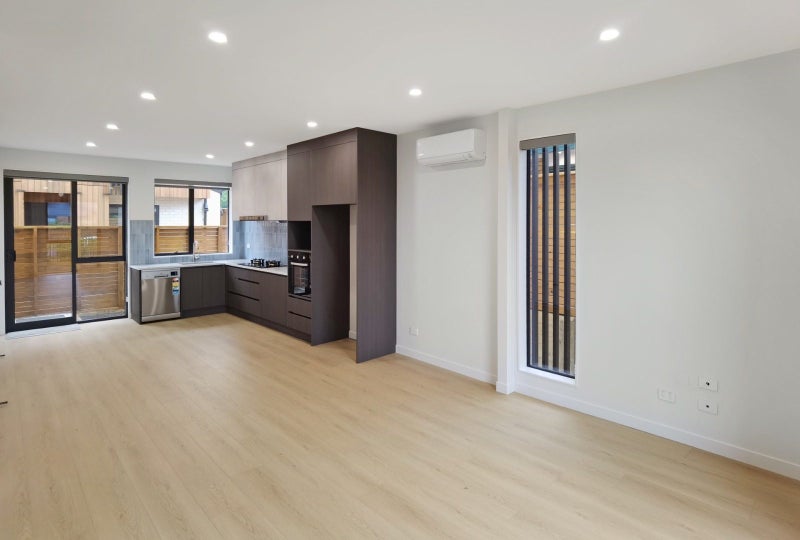 41 Davington Way, Burswood, Auckland - Carousel 2