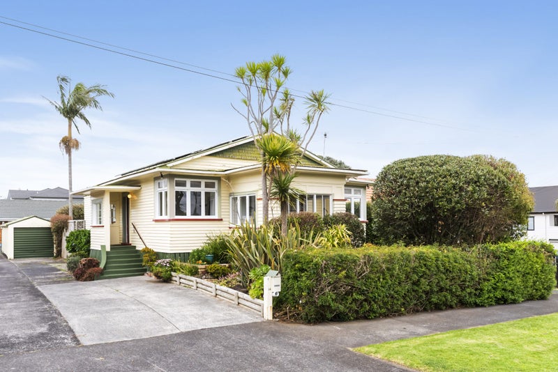 14 Wright Road, Point Chevalier, Auckland - Carousel 1