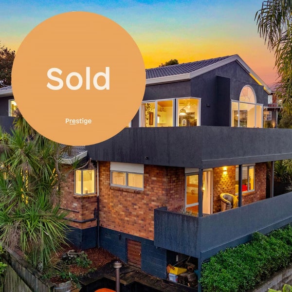 2/962 Beach Road, Torbay, Auckland - Carousel 1