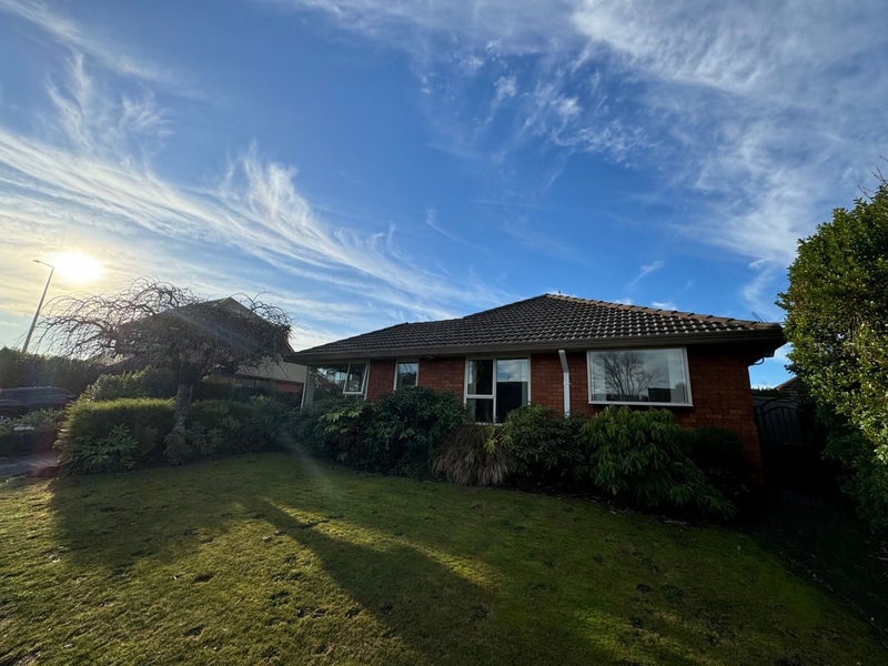 1/3 Cottesmore Close, Burnside, Christchurch - Carousel 1