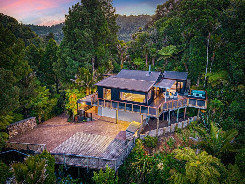 19 Cascade Avenue, Waiatarua, Auckland - Carousel 1