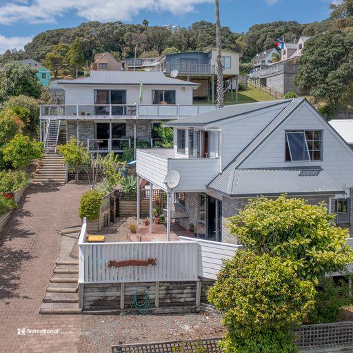 111 The Grove, Onemana - Carousel 1