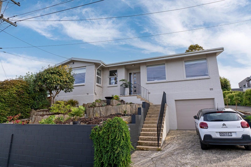 27 Henry Street, Maori Hill, Dunedin - Carousel 1