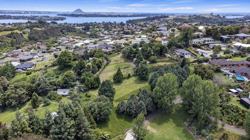 8 Flight Valley Way, Welcome Bay, Tauranga - Carousel 1