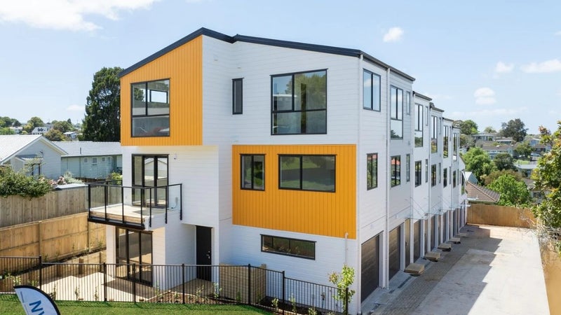 4/11 Kayle Glen, West Harbour, Auckland - Carousel 1