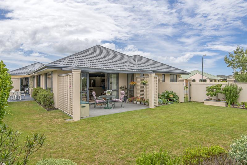 16 Beechwood Drive, Northwood, Christchurch - Carousel 2
