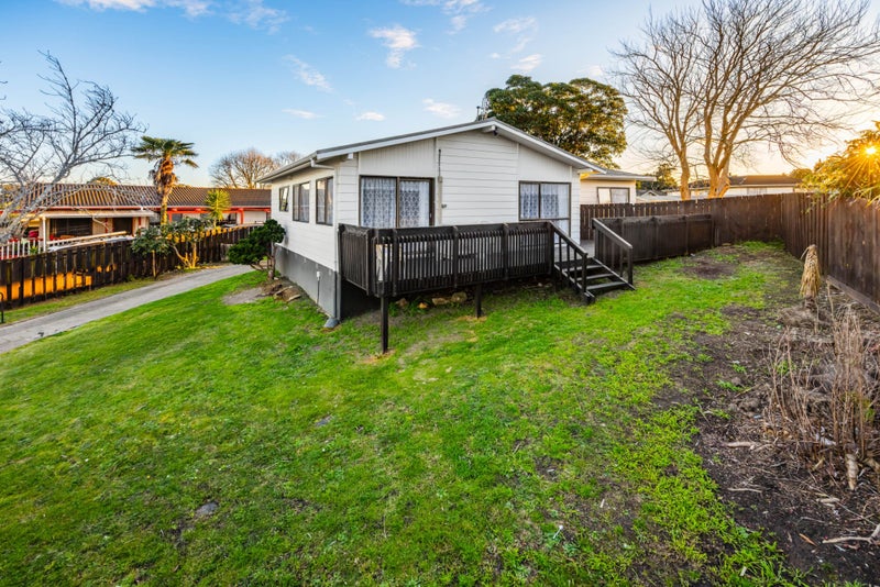 16 Limond Street, Randwick Park, Auckland - Carousel 1