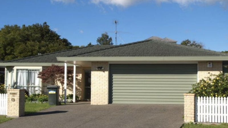 10 Jan Higgins Place, Golflands, Auckland - Carousel 1