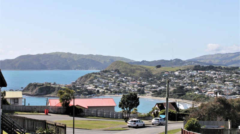 68 Pikarere Street, Titahi Bay, Porirua - Carousel 1