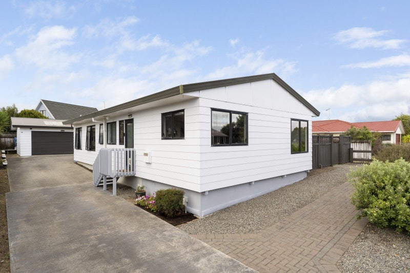 25 Rosewood Place, Paraparaumu - Carousel 1