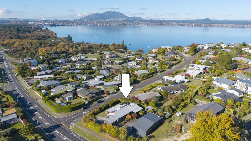 2 Scenic Heights, Acacia Bay, Taupō - Carousel 1