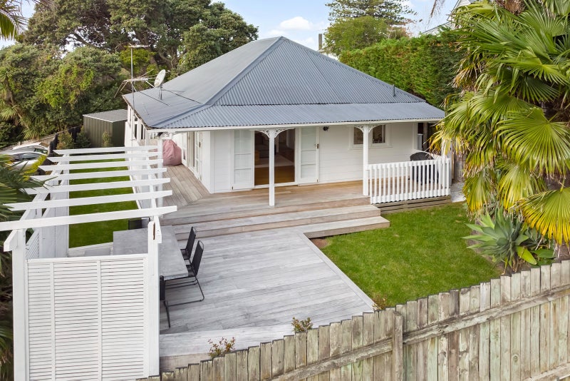 2/16 Woodside Avenue, Northcote, Auckland - Carousel 1