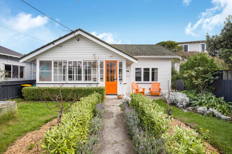 4 Puru Crescent, Lyall Bay, Wellington - Carousel 1