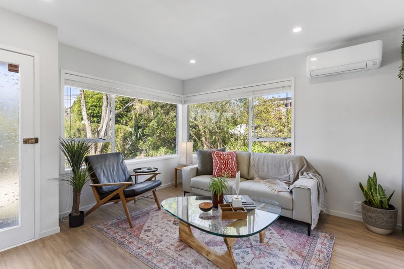 2/70 Cliff View Drive, Green Bay, Auckland - Carousel 2