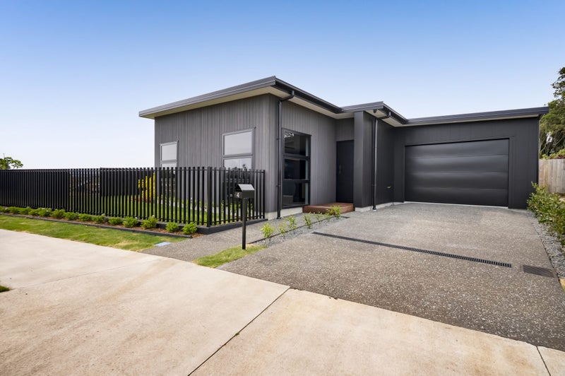 4 Wakaiwa Drive, Bell Block, New Plymouth - Carousel 1
