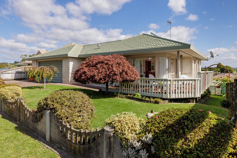 10 Ridgemount Terrace, Welcome Bay, Tauranga - Carousel 1